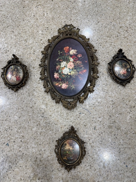 MOD.DEF Other - 1950s - Made in Italy, Brass Vintage-Style Floral Wall Decor look ofAntique Gold